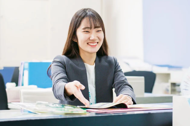 旅行営業スタッフ